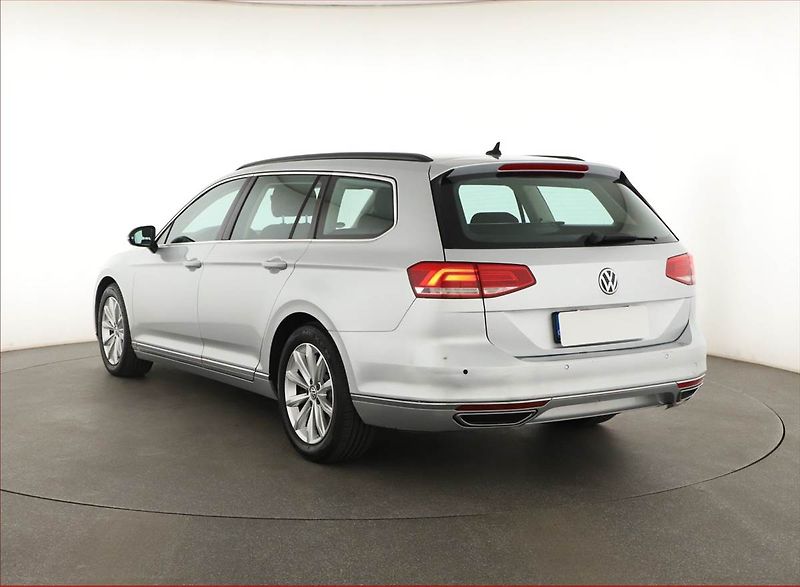 Volkswagen Passat (2015) 2.0 BiTDI, 4X4, Automat, Kůže - fotka 4 z 21