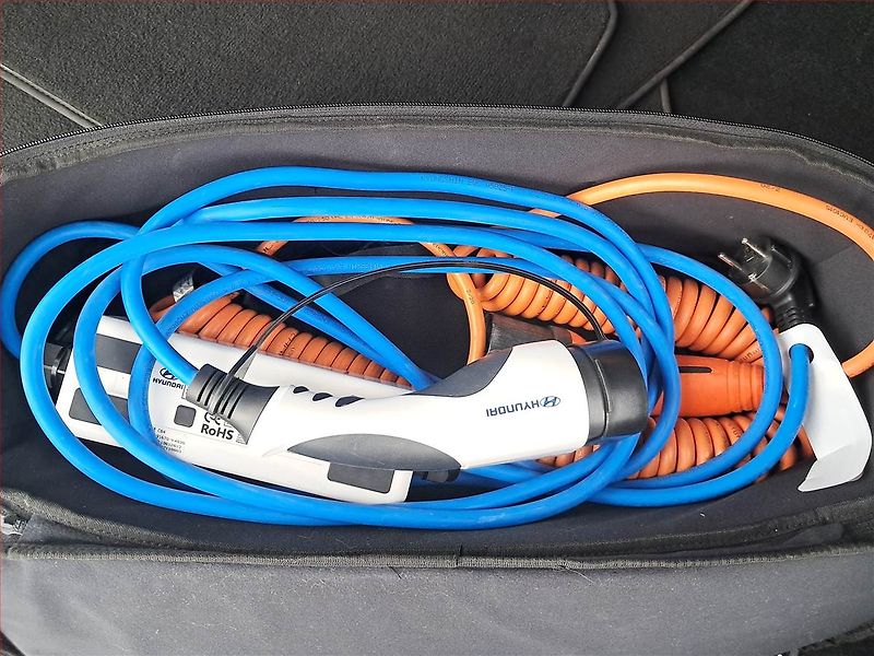 Hyundai Kona (2019) Electric 64 kWh, SoH 100% - fotka 20 z 21