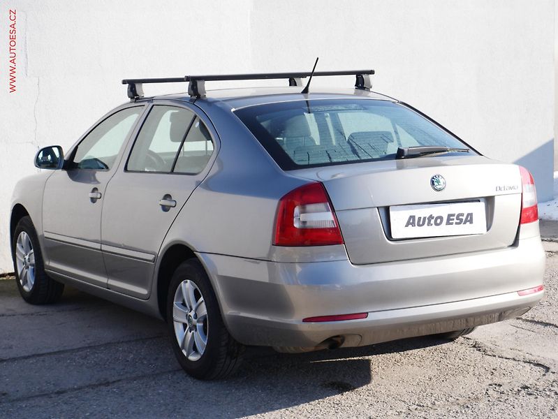 Škoda Octavia (2012) 1.2 TSI, ČR, AC, STK4/28 - fotka 4 z 16