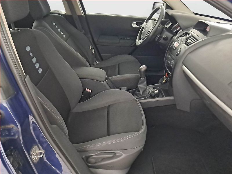 Renault Mégane (2009) Confort 1.6 16V, Klima - fotka 9 z 16