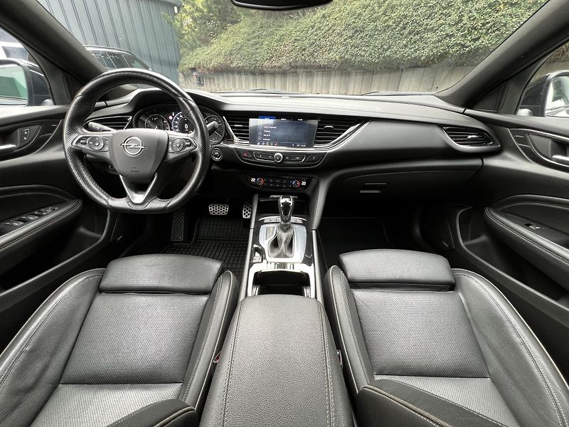 Opel Insignia Grand Sport GSI 2.0CDTI 154kW - fotka 12 z 26