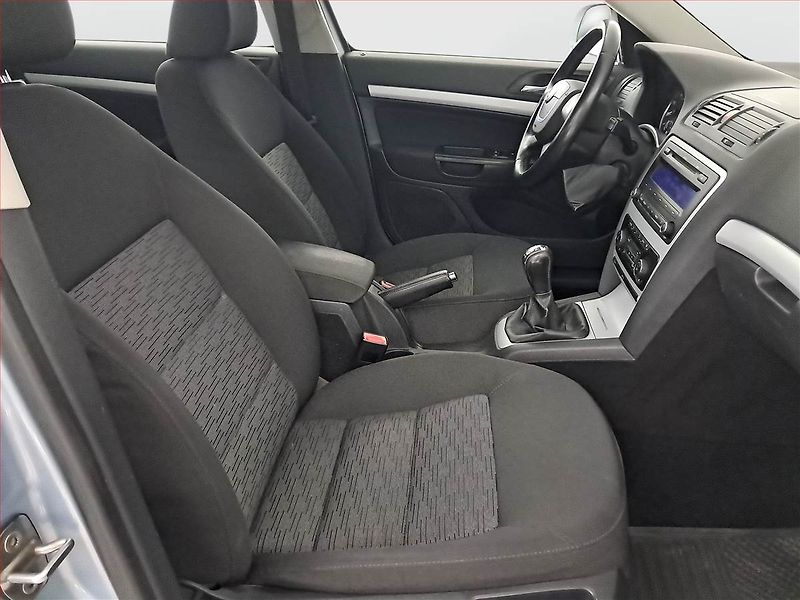 Škoda Octavia (2010) 1.4 TSI, Tempomat - fotka 9 z 16