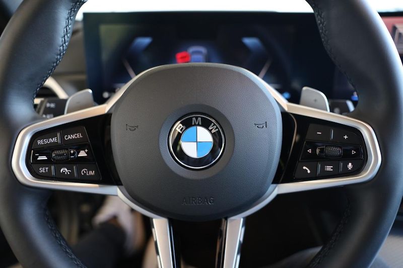 BMW Řada 3 330i xDrive Touring - fotka 17 z 22