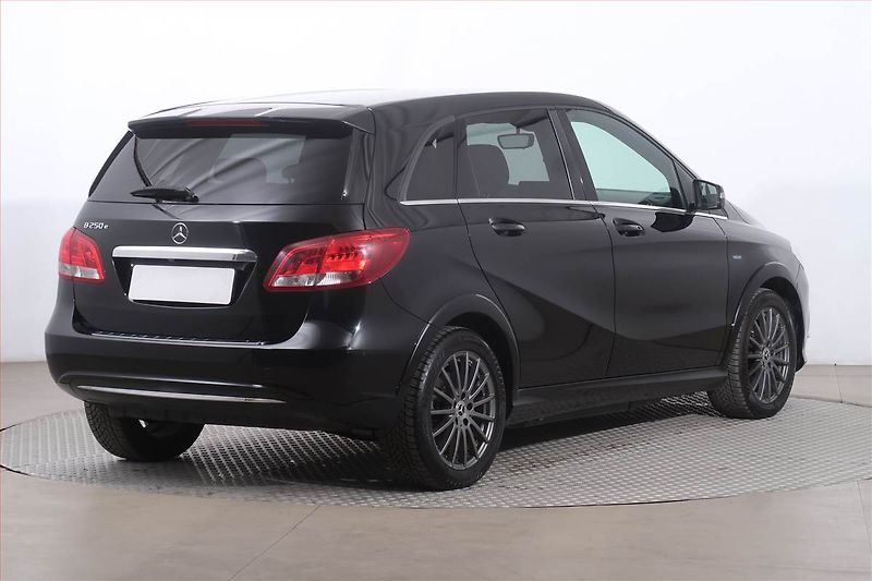 Mercedes-Benz Třídy B (2018) B 250 e, Automat, Navi - fotka 5 z 26