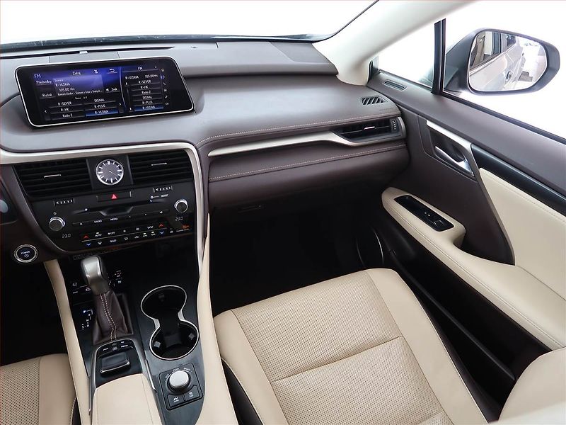 Lexus RX 400h (2017) 450 h - fotka 8 z 27