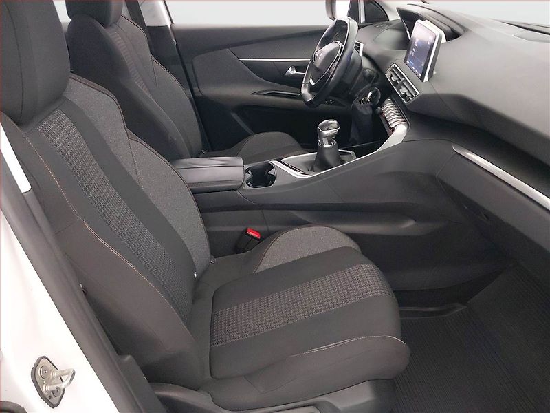Peugeot 3008 (2018) 1.6 BlueHDi, Tempomat - fotka 9 z 15