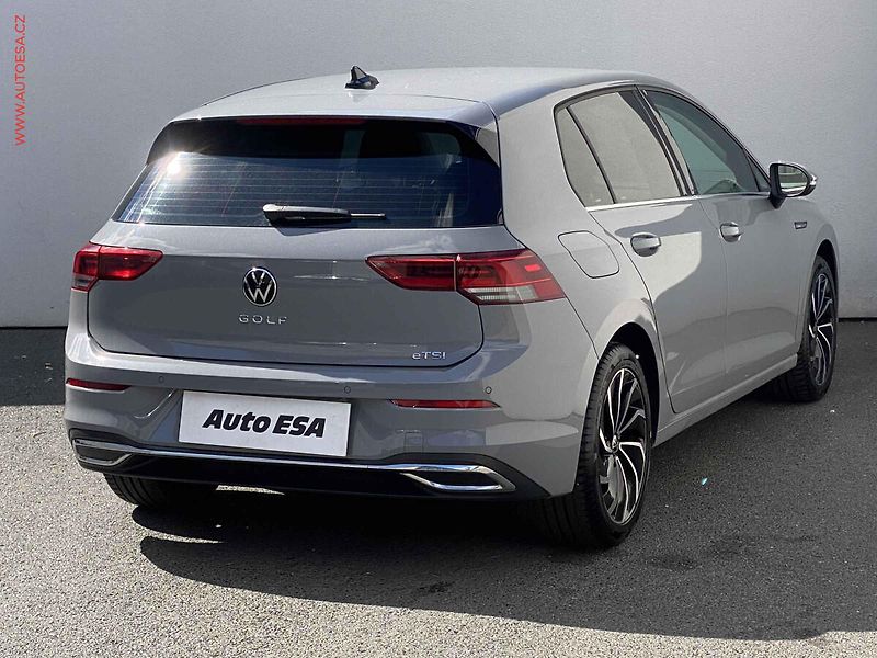 Volkswagen Golf (2023) 1.5 TSi, ČR, Style, AT, LED - fotka 4 z 21