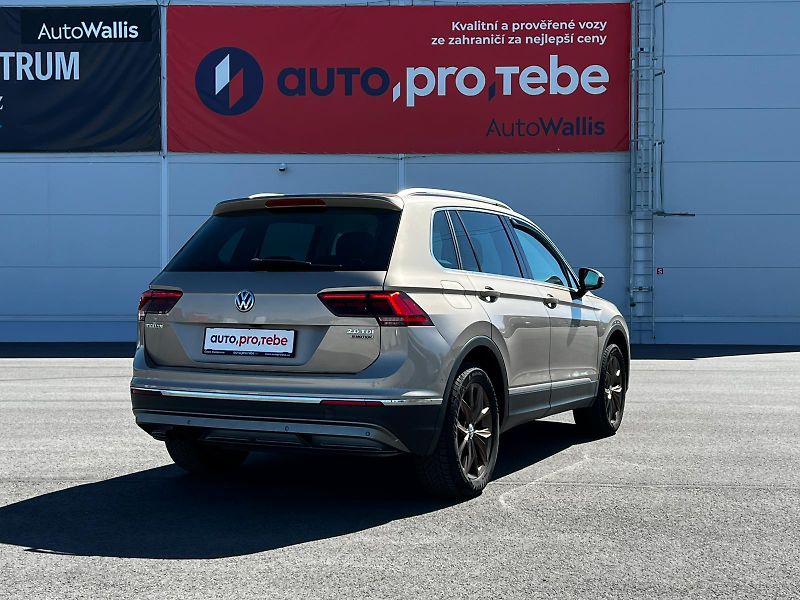 Volkswagen Tiguan 2.0TDI DSG 4Motion Virtual TZ - fotka 4 z 28