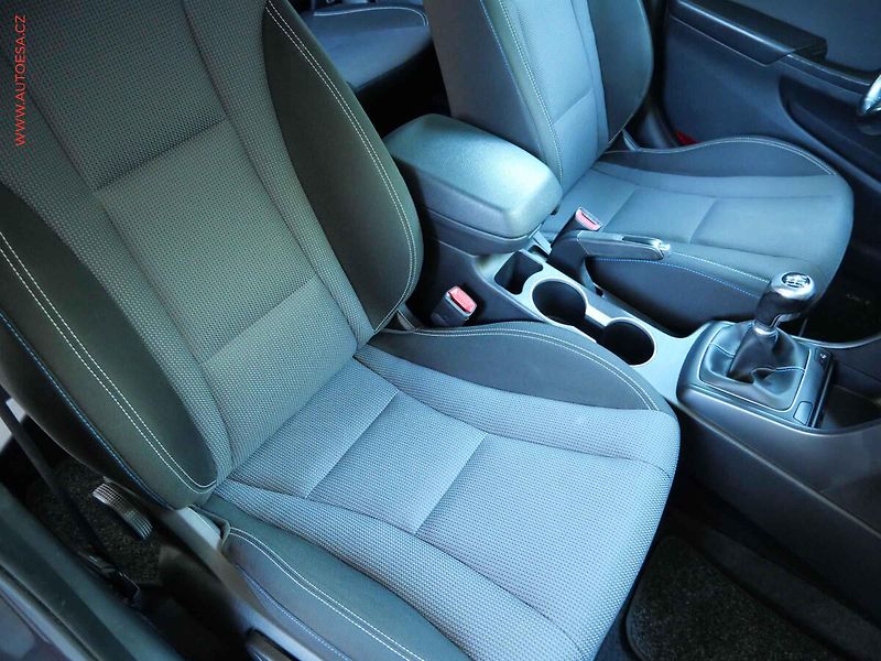 Hyundai i30 (2017) 1.6GDi, ČR, ČR, výhř.sed. - fotka 11 z 19