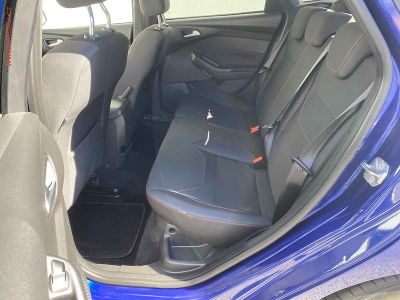 Ford Focus (2018) 2.0 TDCi, ST-Line, navi, TZ - fotka 11 z 17