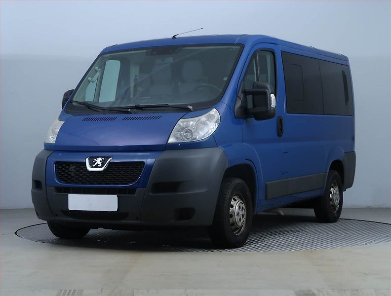 Peugeot Boxer (2013) 2.2 HDi, Bus, 9Míst - fotka 2 z 12