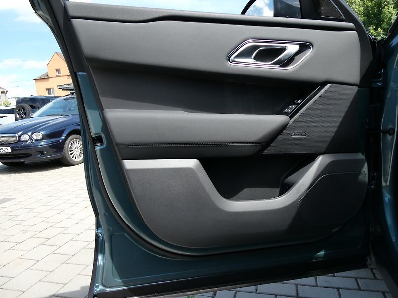Land Rover Range Rover Velar (2026) 2,0 S D200 - fotka 13 z 35