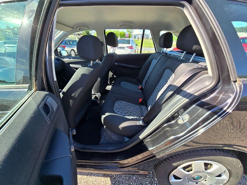 Škoda Fabia (2007) 1.4 MPi 59 KW Ambiente - fotka 12 z 23