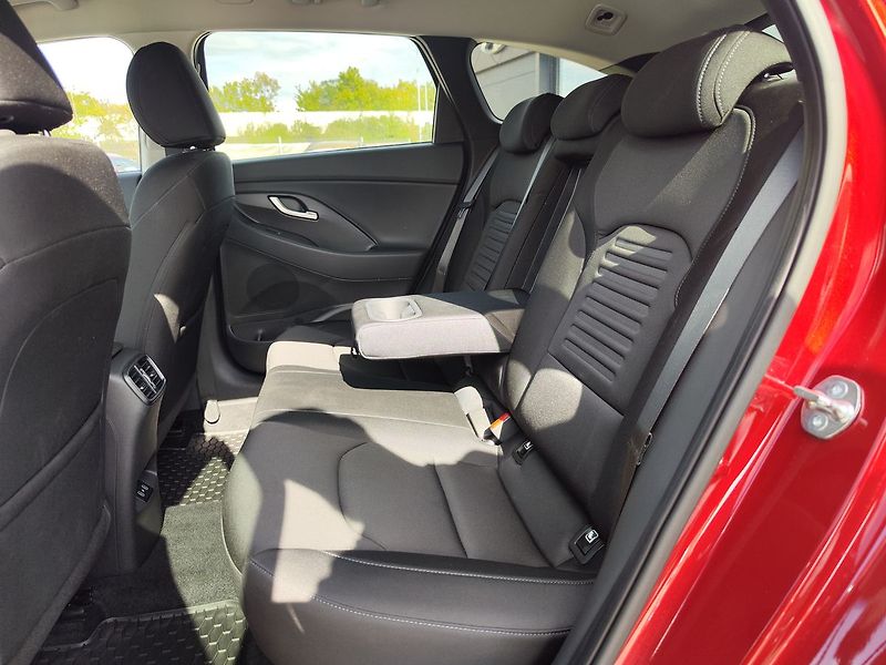 Hyundai i30 1.5 T-GDI/103kW Style - fotka 11 z 34