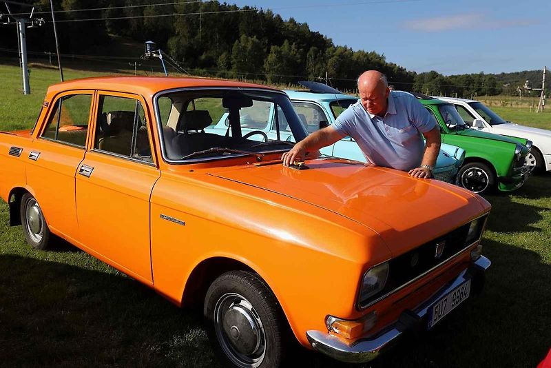 V Dolním Podluží si dali sraz majitelé strojů z dob budování socialismu.