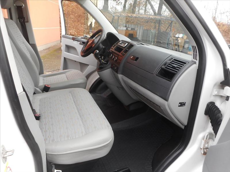 Volkswagen Transporter 2,0 TDi 4Motion - fotka 16 z 25