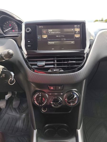 Peugeot 2008 (2016) - fotka 26 z 32