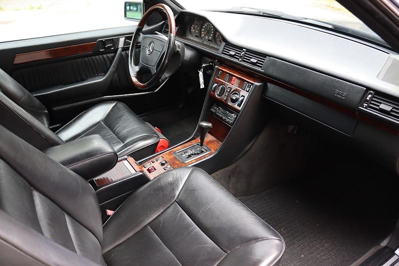 Mercedes-Benz 124 E320 CABRIO 162kW - fotka 39 z 50