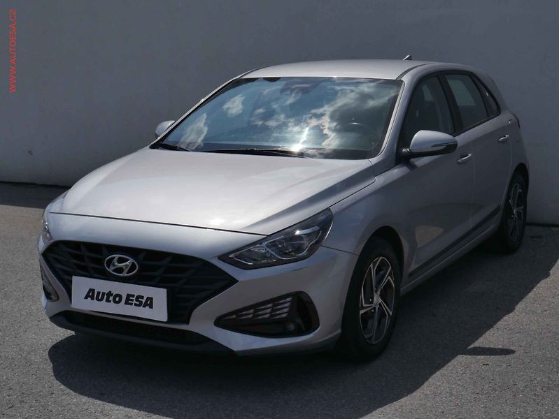 Hyundai i30 (2021) 1.5 DPi, ČR, AC, LED, kamera - fotka 3 z 15