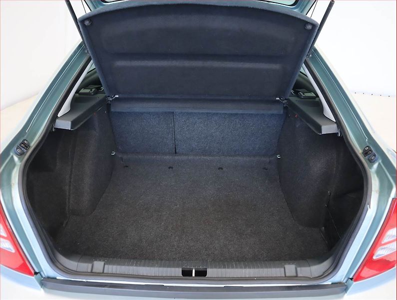 Škoda Octavia (2009) 1.6, Serv.kniha, Park. senzory - fotka 14 z 14