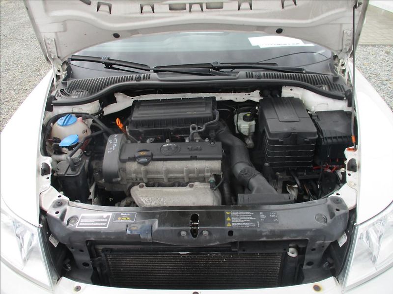 Škoda Octavia 1,4 i, klimatizace, servis, - fotka 25 z 36