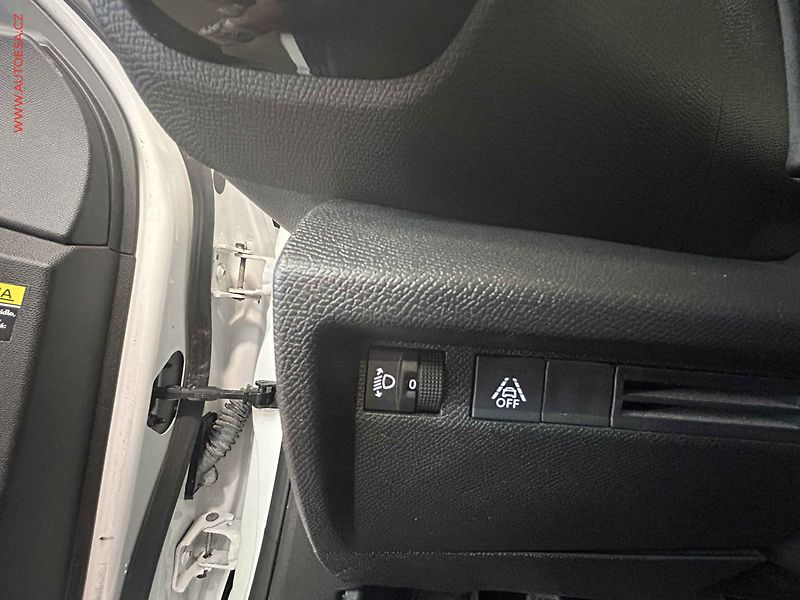 Citroën C4 (2022) 1.5 HDi, 2.maj,ČR, Feel, LED - fotka 18 z 18