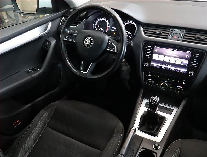 Škoda Octavia (2017) Ambition Plus 2.0 TDI 4x4 - fotka 7 z 24