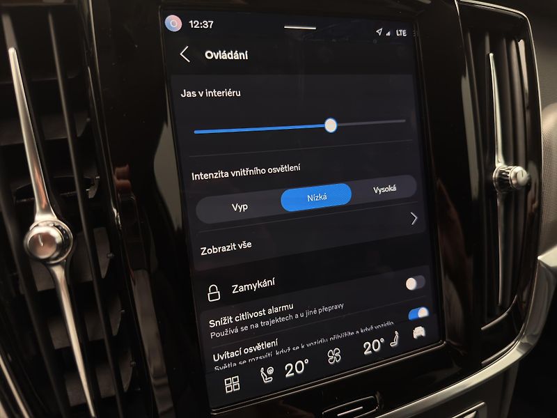 Volvo V90 B4 BRIGHT PLUS AUT - fotka 37 z 46