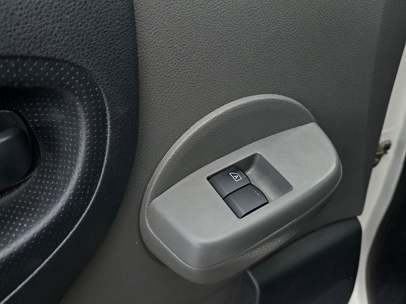 Nissan e-NV200 (2018) 80kW , Výhřev sed. - fotka 13 z 19