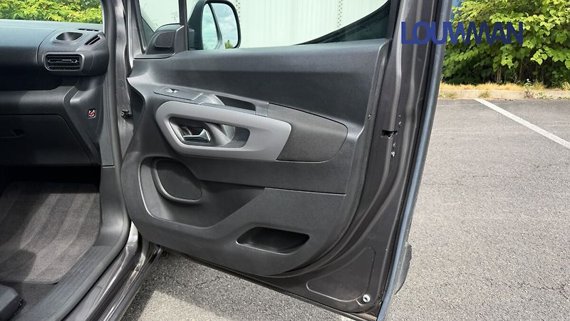 Toyota ProAce City Verso 1.2T 8AT FAMILY COMFORT - fotka 16 z 26