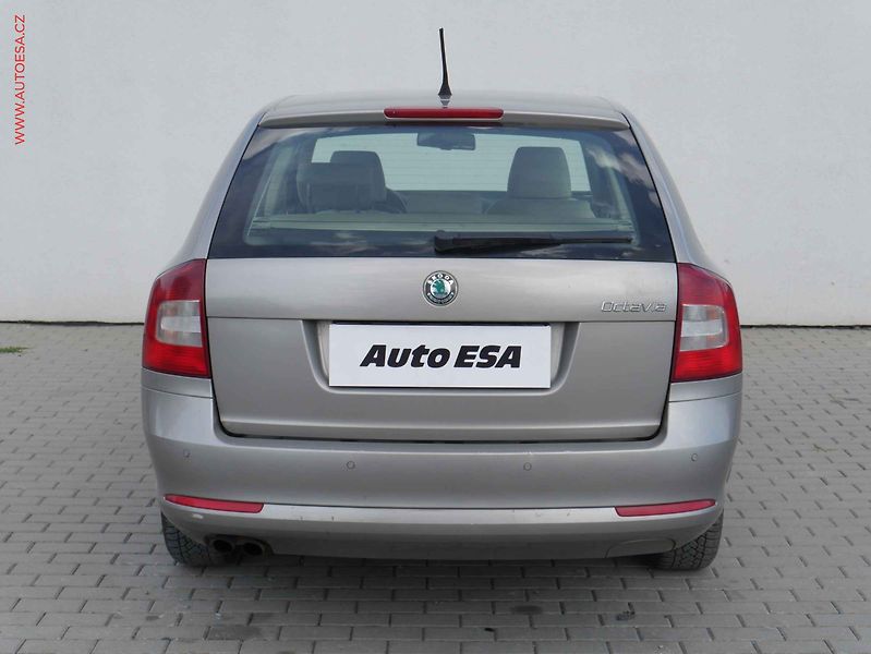 Škoda Octavia (2011) 2.0 TDI, ČR, AC - fotka 5 z 19