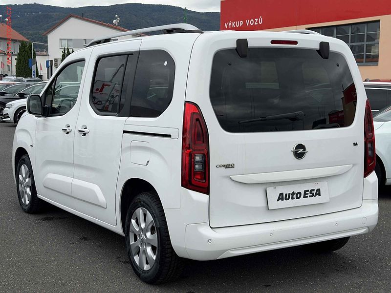 Opel Combo (2019) 1.5 CDTi, ČR, AC, výhřev sed - fotka 5 z 17