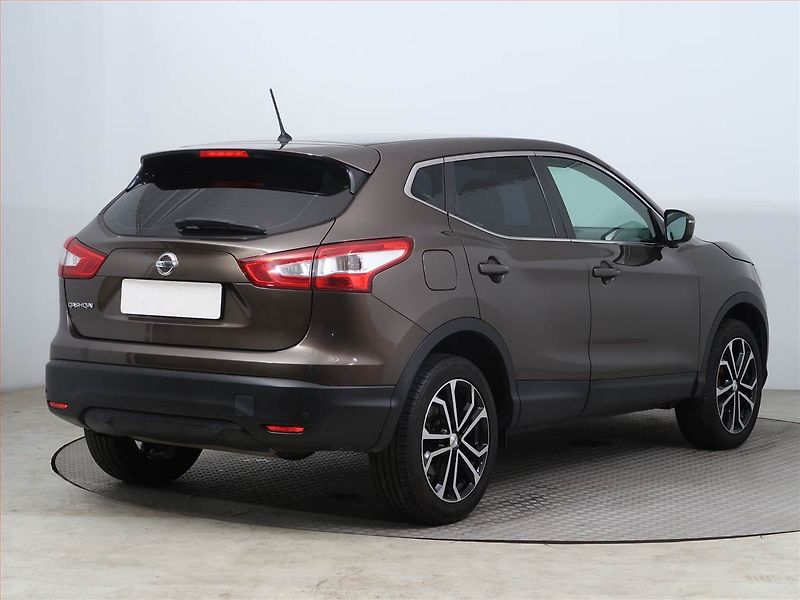 Nissan Qashqai (2017) Comfort 1.2 DIG-T, Serv.kniha - fotka 5 z 15