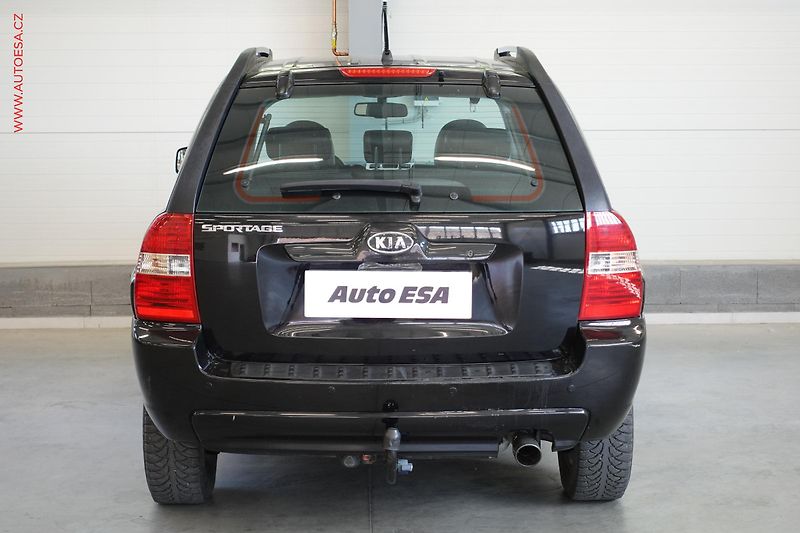 Kia Sportage (2005) 2.0i 4x4, AC, temp, tažné - fotka 5 z 20