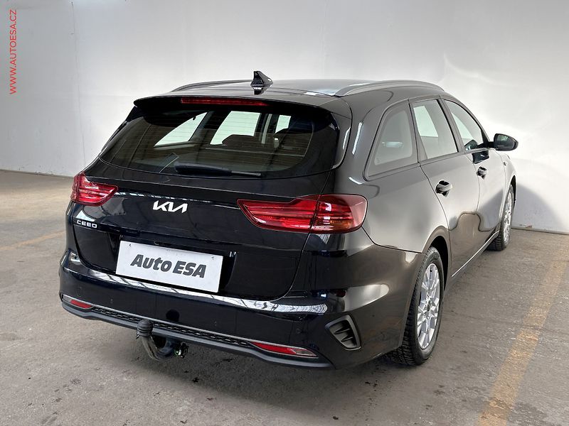 Kia Ceed (2023) 1.5 T-GDi SW, 2.maj,ČR, Spin - fotka 4 z 16