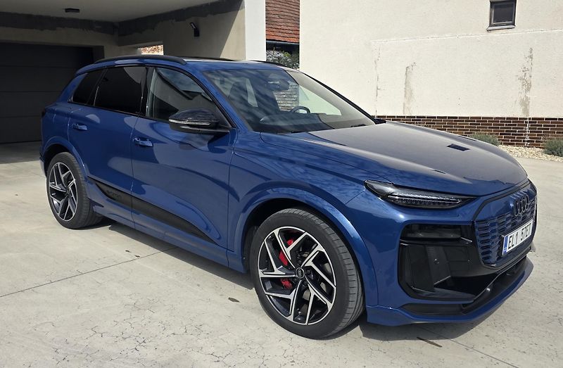 Audi SQ6 e-tron (2025) Edition One Blue - fotka 10 z 33
