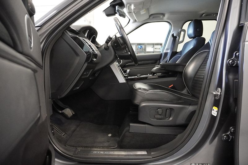 Land Rover Discovery 3,0 TD6 HSE 4WD AUT. - fotka 17 z 38