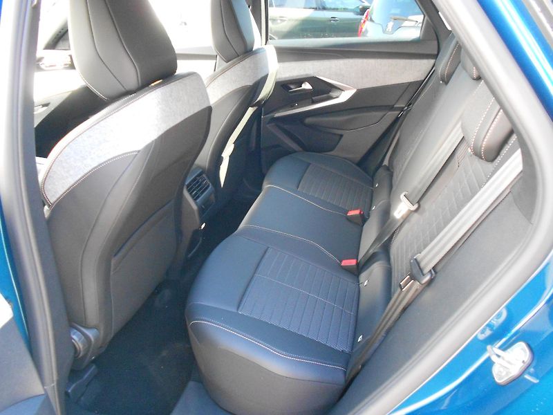 Peugeot 3008 Business Hybrid 145 e-DCS6 - fotka 5 z 8