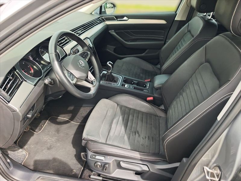 Volkswagen Passat 2,0 TDI Elegance - fotka 6 z 11