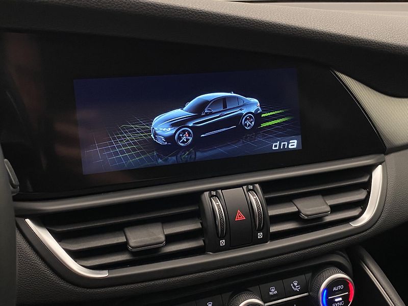 Alfa Romeo Giulia 2.0T VELOCE Q4 AUT  - fotka 56 z 56