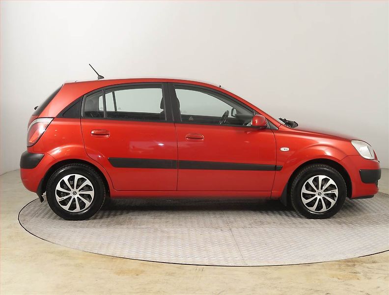 Kia Rio (2009) 1.4 16V, po STK, zamluveno - fotka 6 z 14