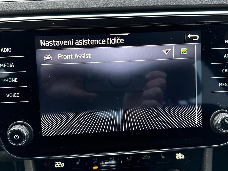 Škoda Superb 2.0TDi 110 kW AMBITION PLUS DS - fotka 22 z 24