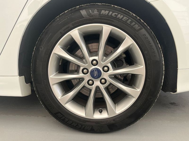 Ford Mondeo 2,0 Titanium LED Dynamic - fotka 46 z 52