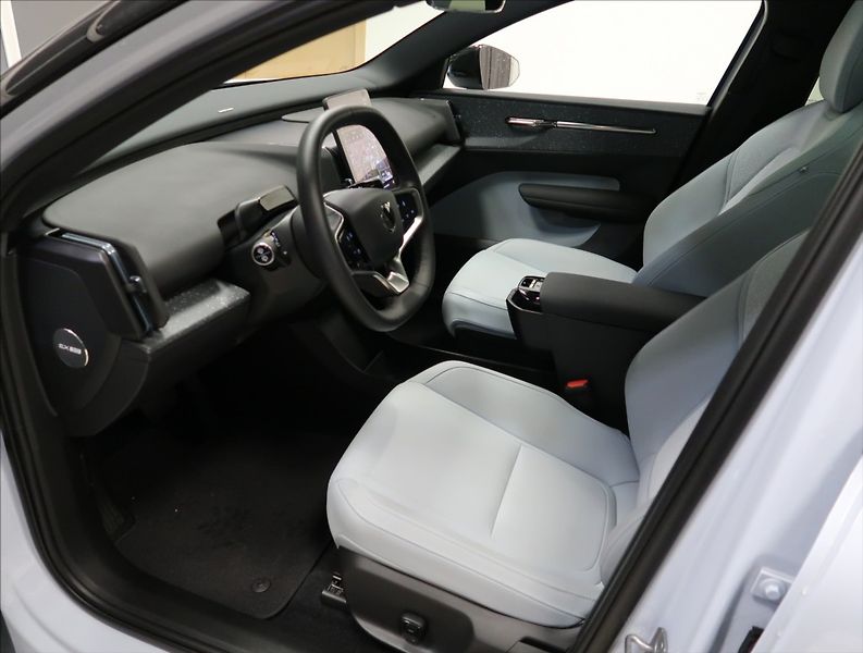 Volvo EX30 Ultra  Single Motor RWD - fotka 7 z 24