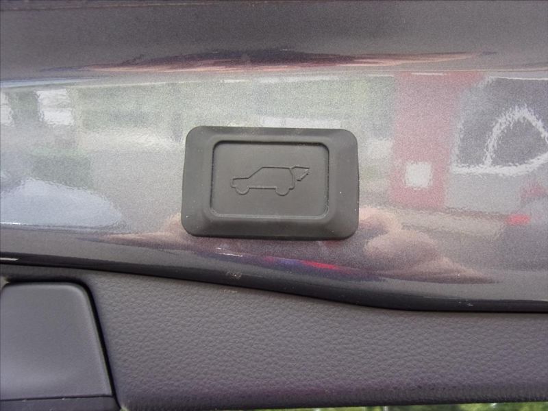 Toyota RAV4 2,5 PHEV 4WD Executive odp.DPH - fotka 16 z 33