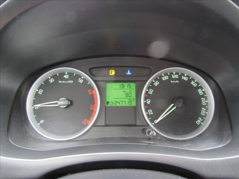 Škoda Fabia 1,4 16V 63kW Style Combi - fotka 13 z 26