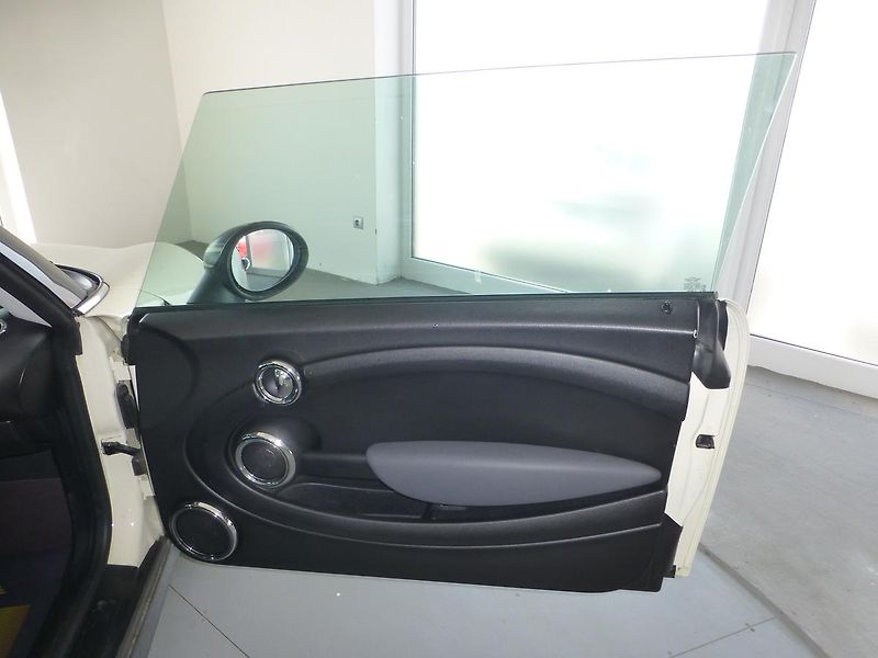 Mini Clubman (2008) 1,6i**XENONY***ALU KOLA**TAŽNÉ - fotka 13 z 18