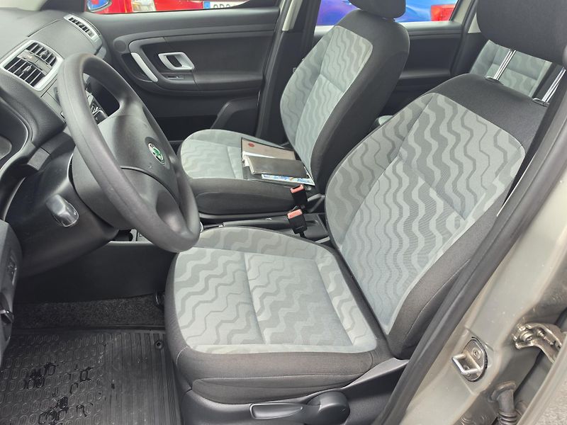 Škoda Roomster 1.2 HTP  - fotka 11 z 20