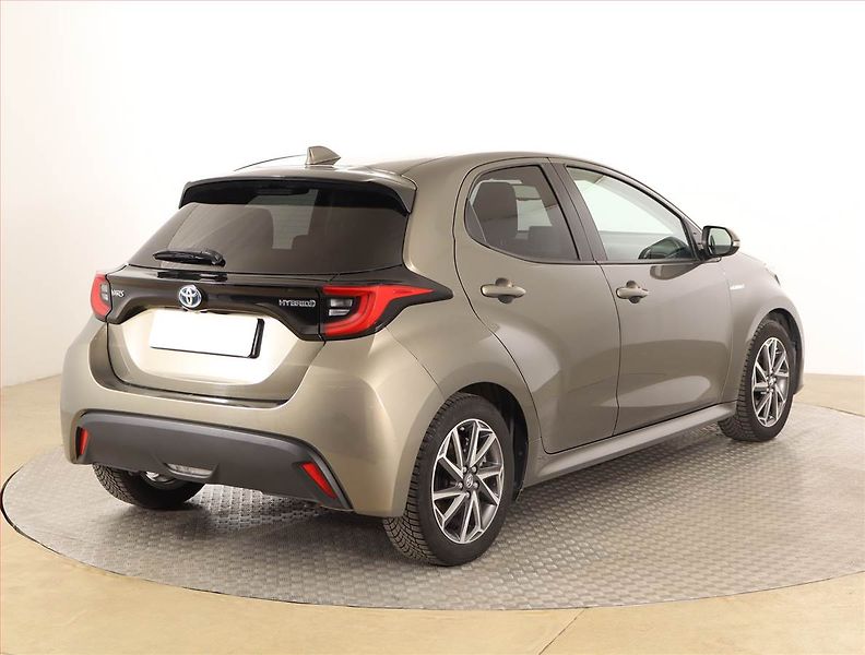 Toyota Yaris (2021) 1.5 VVT-i Hybrid, Automat - fotka 5 z 18