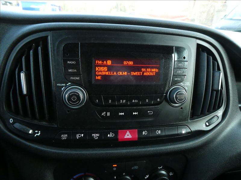 Fiat Dobló cargo 1,4 benzín/CNG SX L2H1,DPH,ČR - fotka 22 z 36